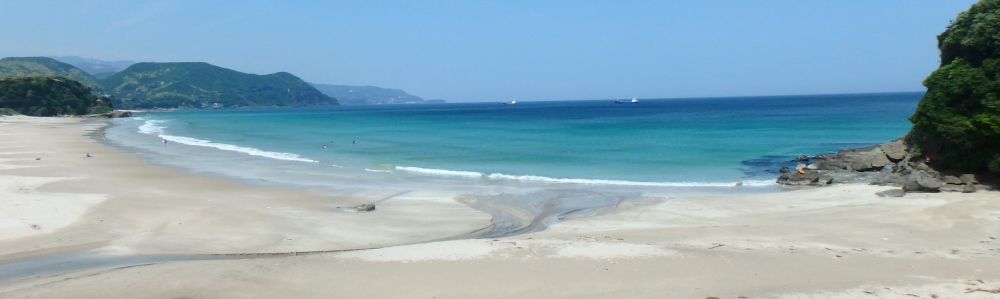 下田のビーチ海水浴場の白浜大浜